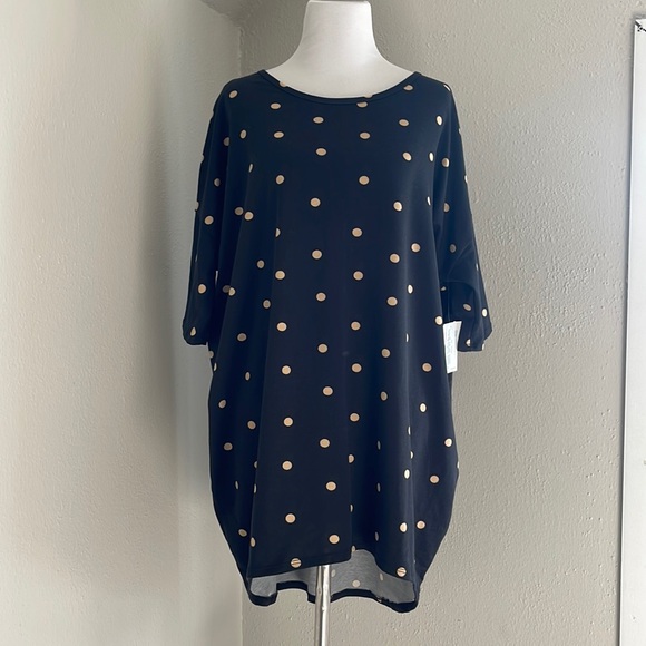 🆕NWT LuLaRoe Irma Polka Dots High-Low Top - Picture 1 of 5